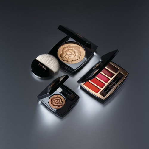 Maximalisme de Chanel выпустила новую линейку рождественских оттенков макияжа